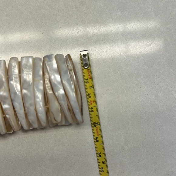Chunky Mother of Pearl Shell Beach Bracelet Stretch Cuff - Picture 4 of 5